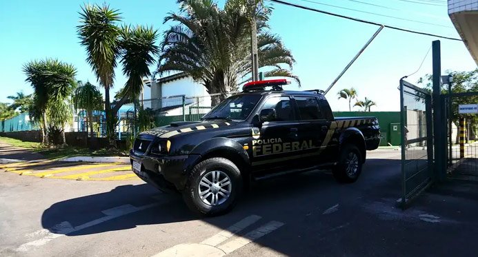 PGR é contra a presença de agentes da PF dentro da casa de Bolsonaro