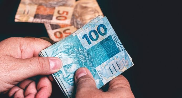 Senado aprova isenção de IR para quem ganha até dois salários mínimos