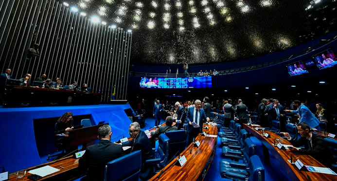 Senado aprova projeto contra adultização de crianças na internet
