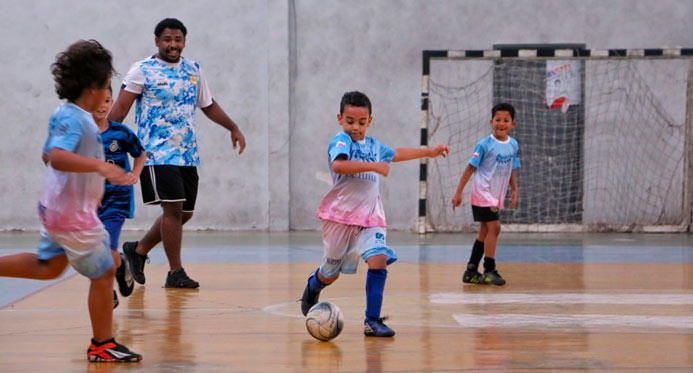 Sesport abre novas vagas para aulas gratuitas de futsal do projeto Campeões de Futuro
