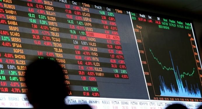 Bolsa bate recorde e dólar cai após STF condenar Bolsonaro