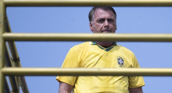 Bolsonaro prepara pedido de prisão domiciliar diante de possível condenação no STF