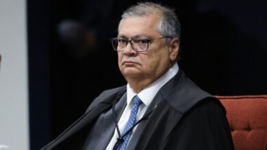 Com voto de Dino, placar no STF é de 2 a 0 para condenar Bolsonaro e outros sete réus