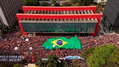 Direita reage a atos relembrando Lei da Anistia e com críticas a artistas