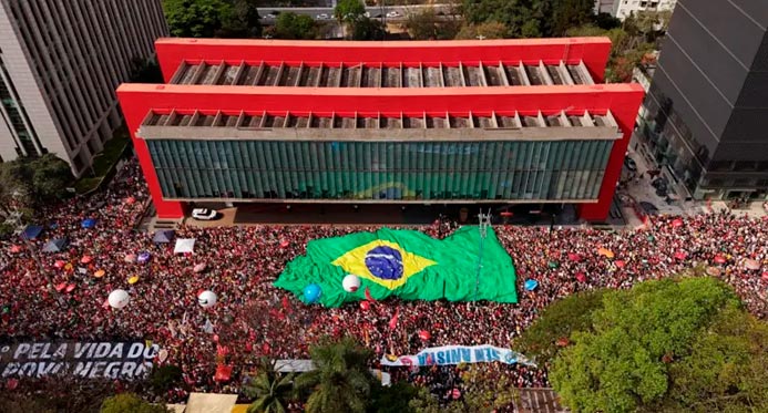 Direita reage a atos relembrando Lei da Anistia e com críticas a artistas