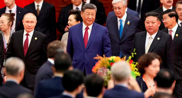 Durante discurso militar na China, Xi Jinping diz que mundo enfrenta escolha entre 'paz ou guerra'