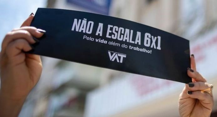 Fim da escala 6x1 depende de pressão popular, afirma ministro do Trabalho