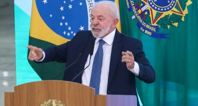 Lula acena a evangélicos e diz que deputados 'pouco ligam para o povo'