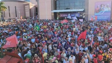 Manifestantes protestam em Vitória contra anistia a golpistas e 'PEC da Blindagem'