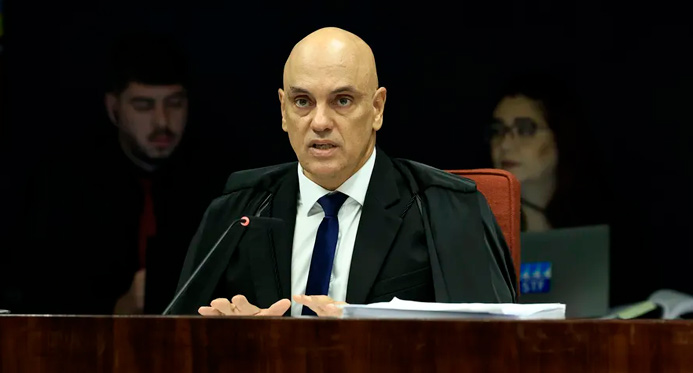 Moraes diz que não é normal em uma democracia no século 21 general ter anotações golpistas