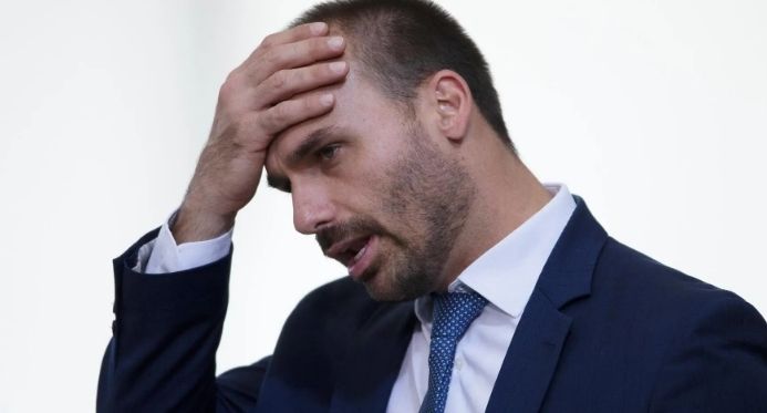 Motta barra indicação de Eduardo Bolsonaro e deputado fica mais perto de perder o mandato