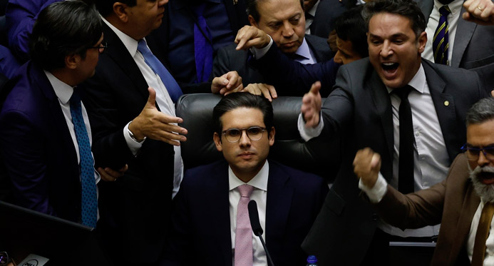 Oposição reforça ofensiva por anistia após protestos; governo estuda veto