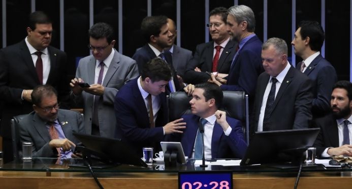 'PEC da Blindagem' também vai beneficiar deputados estaduais