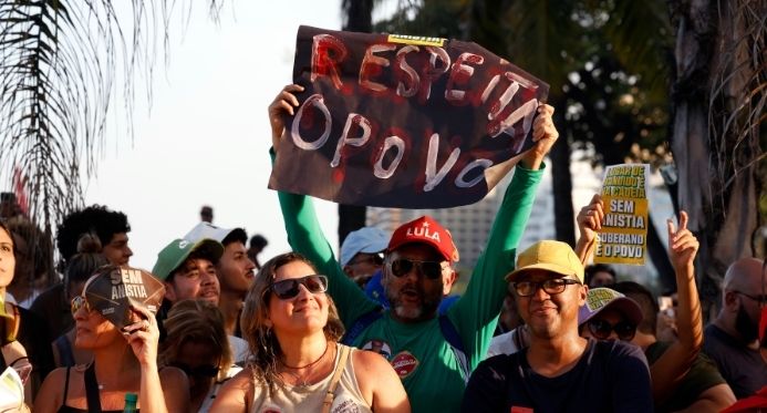 Pressão das ruas contra 'blindagem' e anistia isolam Câmara e pressionam Senado a barrar propostas