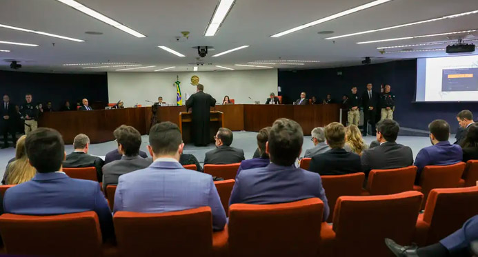 STF retoma nesta terça julgamento de Bolsonaro e mais sete réus