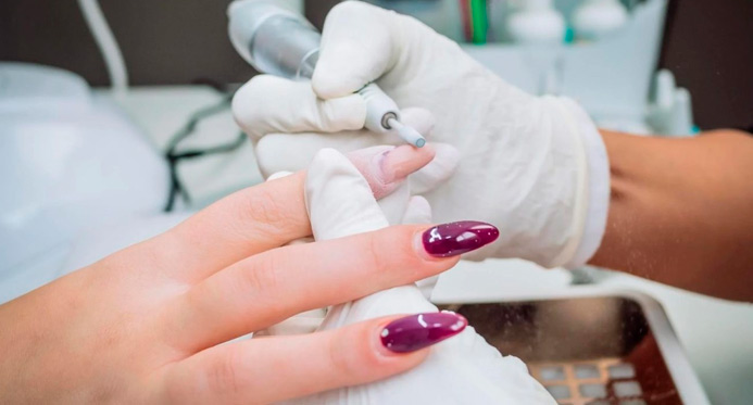 Anvisa proíbe duas substâncias utilizadas em unhas em gel