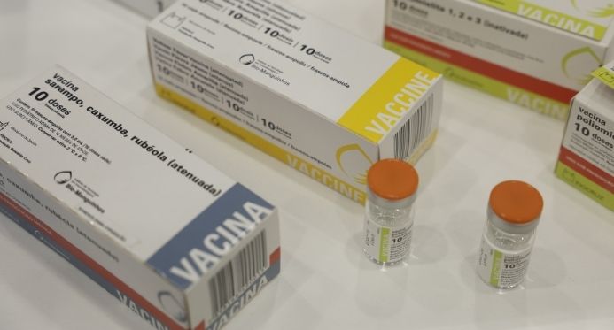 Brasil acende alerta para surto de sarampo após queda na cobertura vacinal