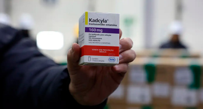 Brasil recebe lote de medicamento para tratar câncer de mama no SUS
