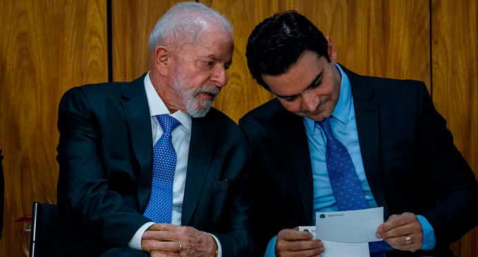 Celso Sabino diz que permanecerá no governo: "Fico ao lado de Lula"