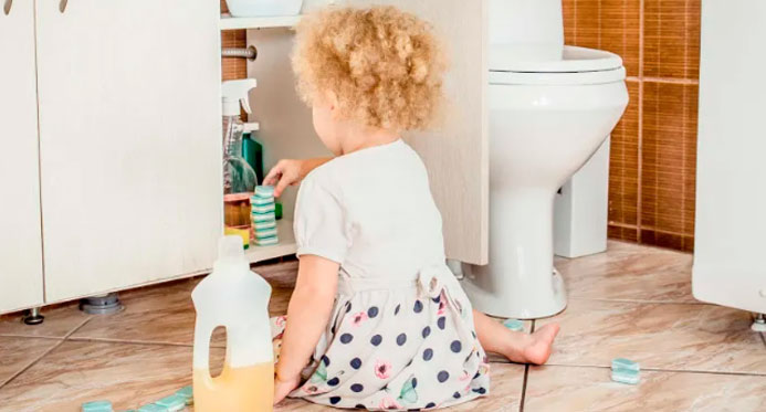 Cuidado Infantil: Campanha alerta sobre riscos de acidentes com produtos cáusticos