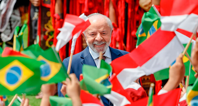 Lula afirma que vai disputar quarto mandato durante visita à Indonésia