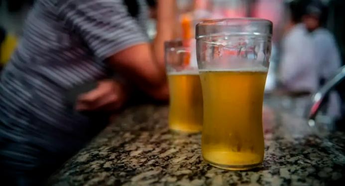 Sancionada lei que aumenta pena por venda de bebida alcoólica a menores