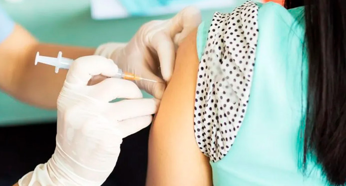 Vacina contra HPV reduz em 58% casos de câncer de colo de útero