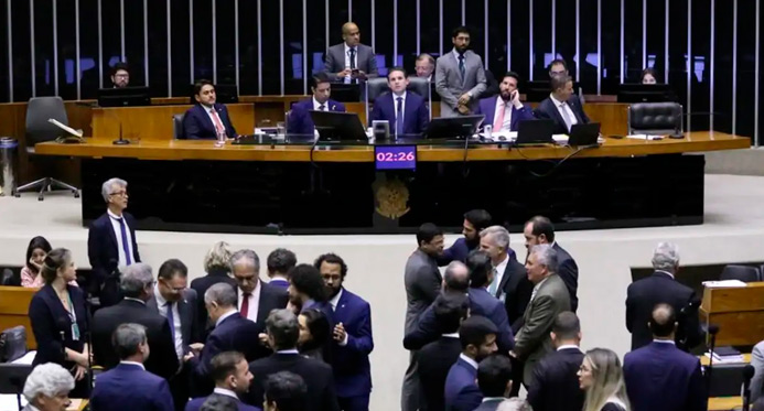 Câmara aprova texto-base do projeto de lei antifacção