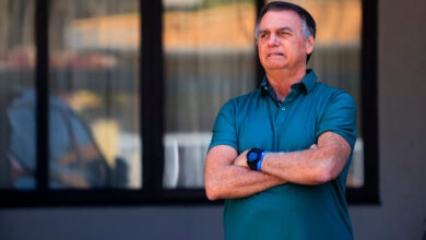 Defesa de Bolsonaro pede prisão domiciliar humanitária ao STF