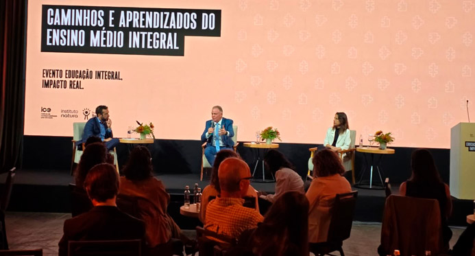 Em evento nacional, Casagrande destaca avanços da Educação Integral do Espírito Santo