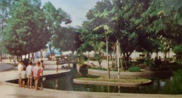 Exposição gratuita reúne fotos históricas da Praça 22 de Agosto em Linhares