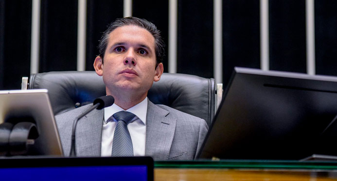 Fuga de Ramagem leva Motta a proibir voto de deputados no exterior