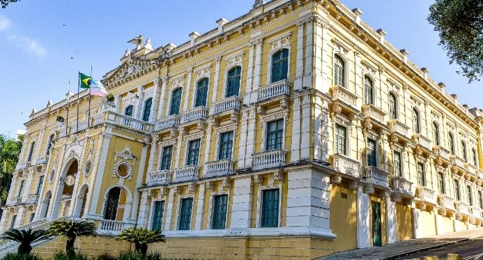 Governo do ES propõe abono de R$ 2,5 mil à educação e R$ 1,2 mil aos demais servidores
