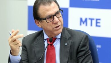 Jornada 6x1 é "perversa" e incompatível com a vida moderna, afirma ministro do Trabalho