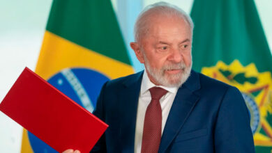 Lula diz que "Brasil deu lição de democracia ao mundo" após prisão de Bolsonaro