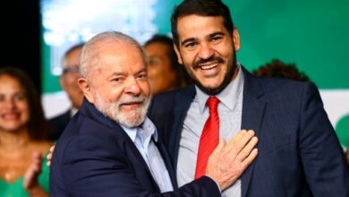 Lula indica Jorge Messias para ocupar vaga de Barroso no STF