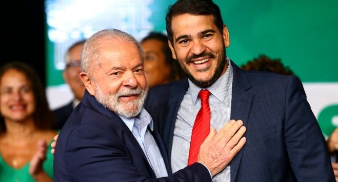 Lula indica Jorge Messias para ocupar vaga de Barroso no STF