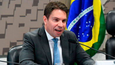 Moraes determina prisão de Ramagem após deputado ser visto em Miami