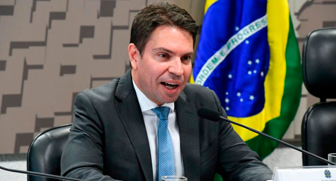 Moraes determina prisão de Ramagem após deputado ser visto em Miami