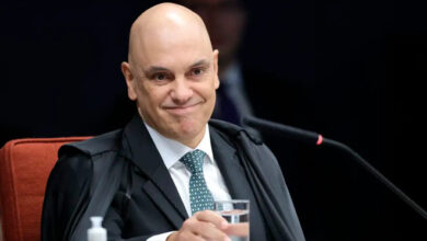 Moraes manda comunicar TSE sobre inelegibilidade de Bolsonaro