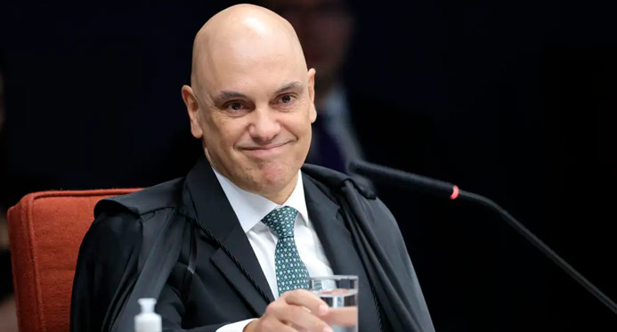 Moraes manda comunicar TSE sobre inelegibilidade de Bolsonaro