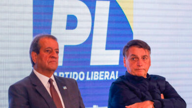 PL suspende atividades partidárias e salário de Bolsonaro
