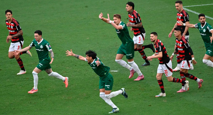 Palmeiras e Flamengo fazem reedição da final da Libertadores de 2021