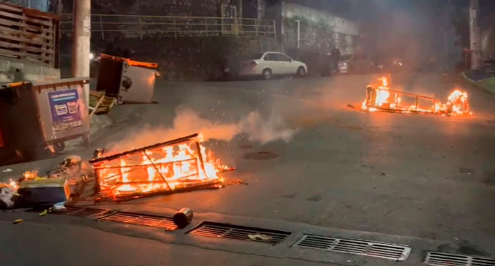 Senado aprova projeto que torna crime obstrução de vias com barricadas