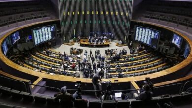 Câmara vota projeto que reduz penas de condenados por golpe e beneficia Bolsonaro