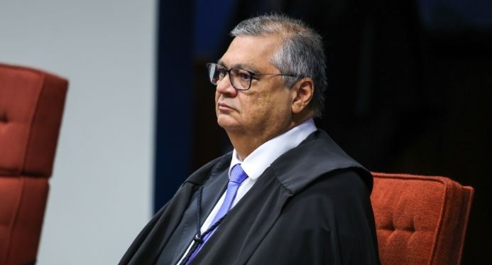 Dino manda divulgar nomes e salários pagos com emendas da saúde