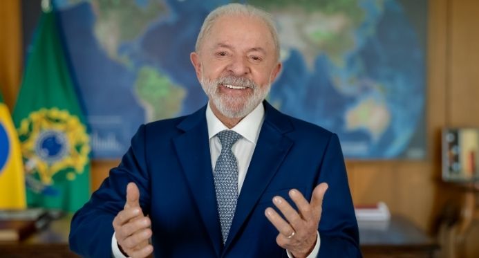 Fim do Imposto de Renda troca privilégio de poucos por direitos para a maioria, diz Lula