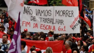 Governo e Érika Hilton rejeitam relatório que mantém escala 6x1 e defendem jornada 5x2