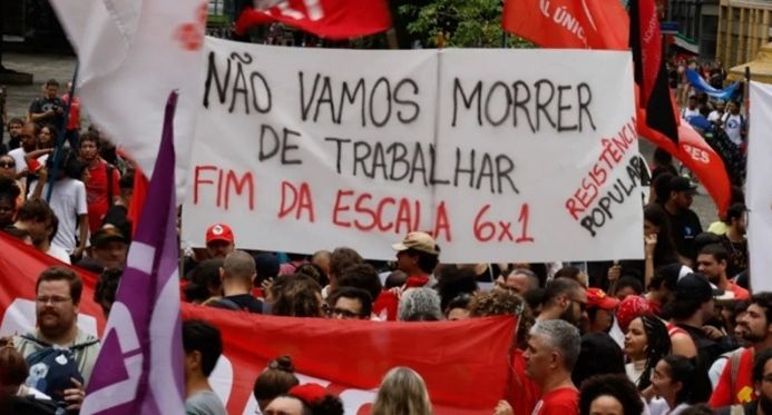Governo e Érika Hilton rejeitam relatório que mantém escala 6x1 e defendem jornada 5x2