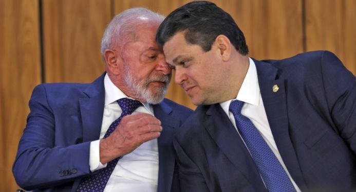 Governo segura indicação de Messias ao STF após Alcolumbre denunciar 'interferência indevida'
